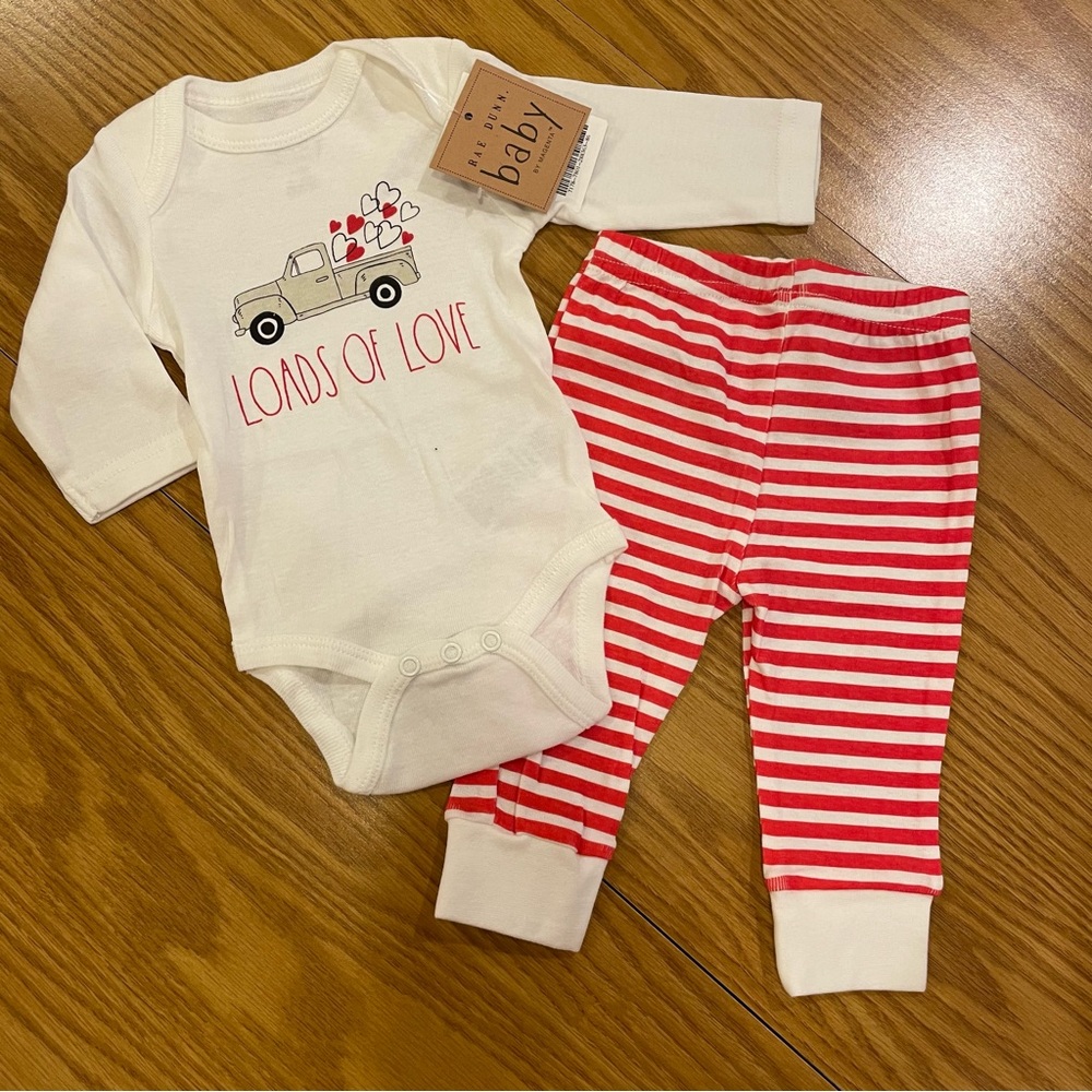 Rae Dunn Baby NWT 0-3 Two Piece Outfit
Loads of Love Farmhouse